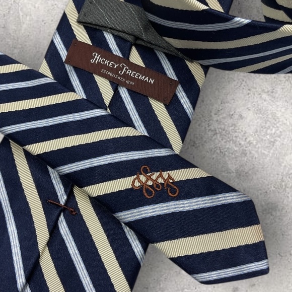 HICKEY FREEMAN Navy/Blue/Beige Striped Silk LUXURY Tie USA - Picture 5 of 6